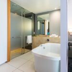 GatewayHotel-Junior-Suite-Bathroom