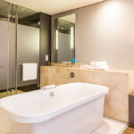 GatewayHotel-Superior-DoubleKing-Bathroom